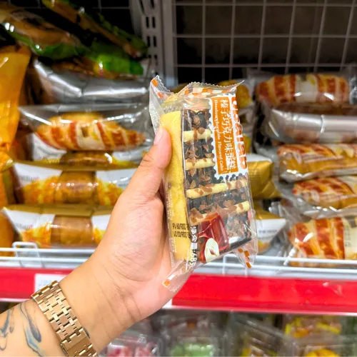 Bánh bông lan Obalab vị socola phủ hạt phỉ, 1 cái 68g