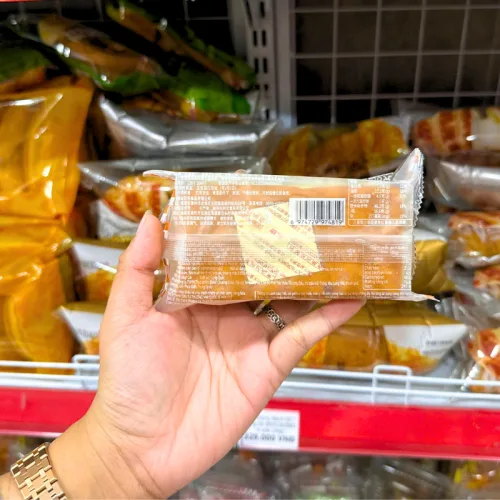 Bánh bông lan Obalab vị socola phủ hạt phỉ, 1 cái 68g