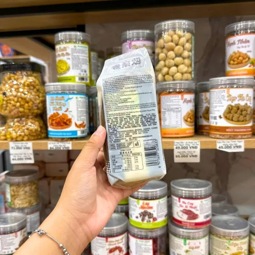 Bánh bông lan tam giác vị socola CHUNSANJIAO màu nâu, quy cách 1 thùng