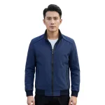 Áo khoác dù nam trơn form đứng, thiết kế cổ trụ, có big size