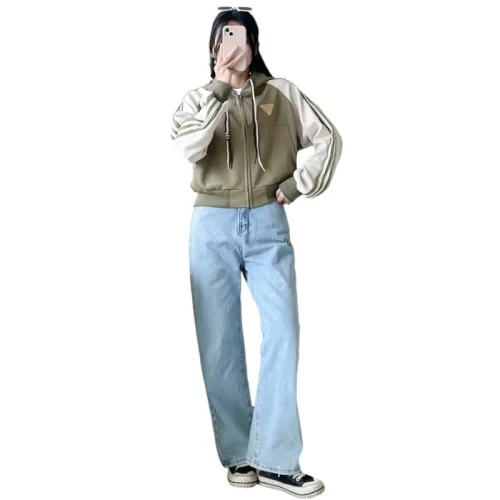 Áo len, áo thun và dáng lửng: chia nhóm để dễ bán