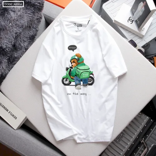 Áo Nam Rurumen Cổ Tròn Trắng Hình Gấu Đeo Balo Size 4X