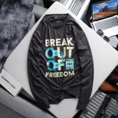 Áo thun nam Rurumen big size màu xám, tay dài cổ tròn in chữ BREAK OUT OF