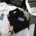 Áo thun polo nam có big size, điểm nhấn sọc chữ phối ở vai