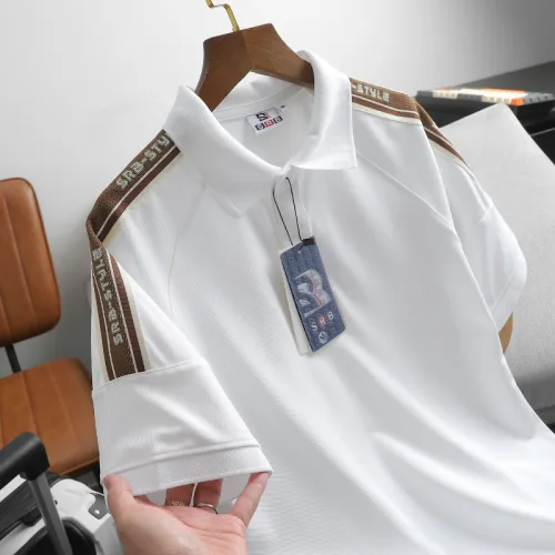 Áo thun polo nam có big size, điểm nhấn sọc chữ phối ở vai