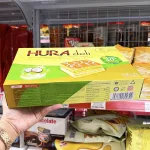 Bánh bông lan hương cốm dừa Bibica Hura Deli 336g – 12 gói x 28g