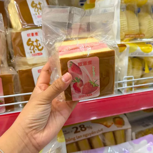 Bánh bông lan Gong dâu 120g – Quy cách set 2 cái