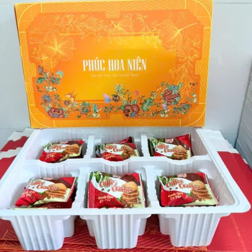 Phù hợp với quà Tết, bàn tiếp khách và kệ bánh theo mùa