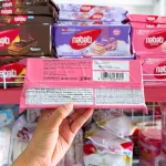 Nơi lấy sỉ bánh Kem Xốp NABATI Vị Dâu Dạng Thanh Dài 110g Gói Màu Hồng