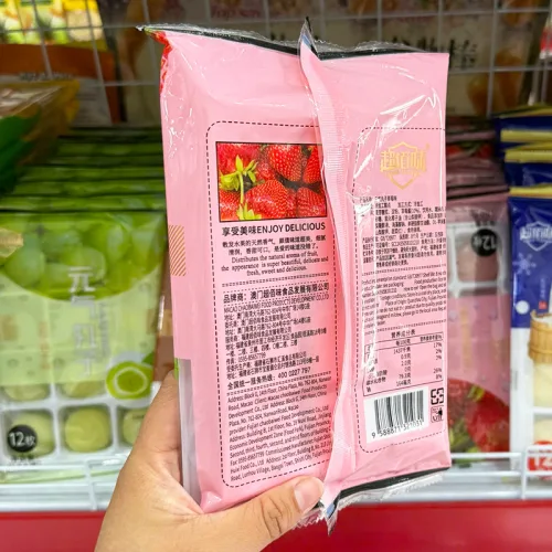 Mochi Yuanqi Wanzi phủ dừa vị dâu, gói 180g