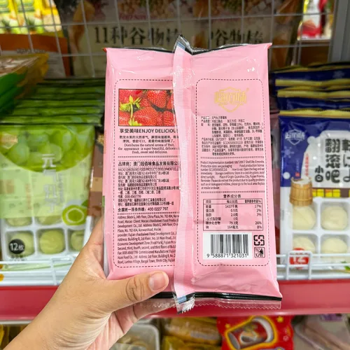Mochi Yuanqi Wanzi phủ dừa vị dâu, gói 180g