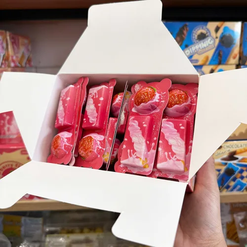 Bánh que Dippinic chấm sốt dâu, hộp 30 cái x 7g