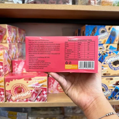 Bánh que Dippinic chấm sốt dâu, hộp 30 cái x 7g