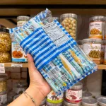 Bánh que kem nhân sữa OISHI AKIKO 140g, màu xanh dương