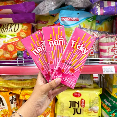 Chuyên sỉ bánh Que Đũa Phủ Dâu Ticky Uni Firms Combo 3 Hộp - Màu Hồng