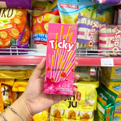 Chuyên sỉ bánh Que Đũa Phủ Dâu Ticky Uni Firms Combo 3 Hộp - Màu Hồng