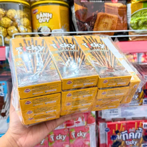 Bánh que đũa Ticky Uni Firms phủ gấp đôi socola, màu vàng, lốc 13 hộp