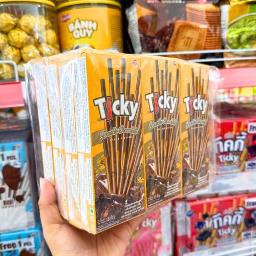 Bánh que đũa Ticky Uni Firms phủ gấp đôi socola, màu vàng, lốc 13 hộp