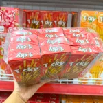 Bánh que đũa Ticky Uni Firms phủ socola màu đỏ, lốc 13 hộp