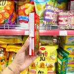 Chỗ sỉ bánh Que Đũa Phủ Socola Ticky Uni Firms - Màu Đỏ