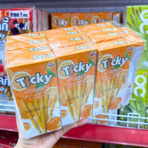 Bánh que đũa Ticky Uni Firms phủ yogurt cam, màu cam – lốc 13 hộp