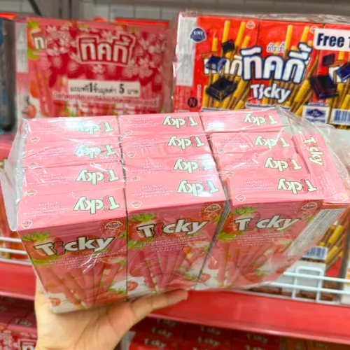 Shop sỉ bánh Que Đũa Phủ Yogurt Dâu Ticky Uni Firms Lốc 13 Hộp - Màu Hồng