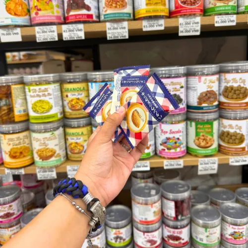 Bánh quy socola với phần nhân sữa hạnh nhân 100g