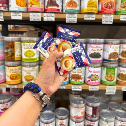 Bánh quy socola với phần nhân sữa hạnh nhân 100g