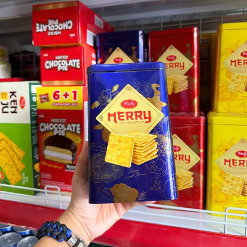 Nơi lấy sỉ bánh Quy Đường RICHY MERRY Thiếc Hình Trụ 156g (3 Màu Xanh Dương/ Vàng/ Đỏ)