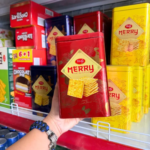 Nơi lấy sỉ bánh Quy Đường RICHY MERRY Thiếc Hình Trụ 156g (3 Màu Xanh Dương/ Vàng/ Đỏ)