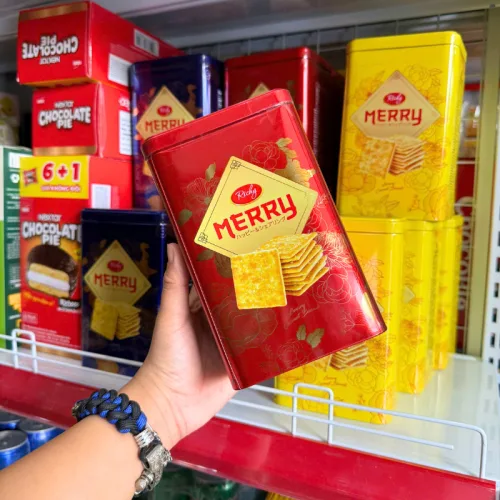 Nơi lấy sỉ bánh Quy Đường RICHY MERRY Thiếc Hình Trụ 156g (3 Màu Xanh Dương/ Vàng/ Đỏ)