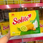Bánh bông lan cuộn kem trứng vị lá dứa Solite 288g, 16 gói