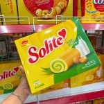 Bánh bông lan cuộn kem trứng vị lá dứa Solite 288g, 16 gói