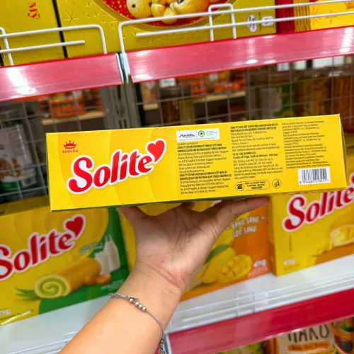 Bánh bông lan cuộn kem trứng vị lá dứa Solite 288g, 16 gói