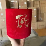 Shop sỉ cặp 2 Trụ Nhung Đỏ Cắm Hoa In Chữ - Hộp Cắm Hoa Đỏ Trang Trí Tết