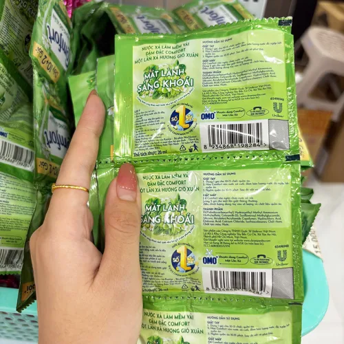 Chỗ sỉ combo 2 Dây 24 Gói Nước Xả Vải Comfort Hương Gió Xuân Thơm Mát 18ml/Gói - Màu Xanh Lá