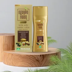 Dầu gội dược liệu Nguyên Xuân Bồng Bềnh màu kem, chai 250ml