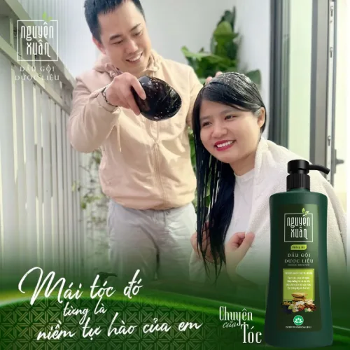 Dầu gội dược liệu Nguyên Xuân xanh lá đậm 450ml - 520g cho tóc hư tổn