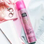 Dầu gội khô Girlz Only hương nước hoa, màu hồng 200ml