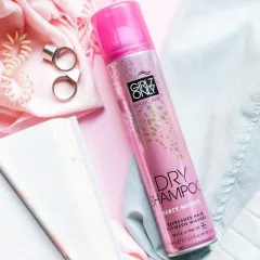 Dầu gội khô Girlz Only hương nước hoa, màu hồng 200ml
