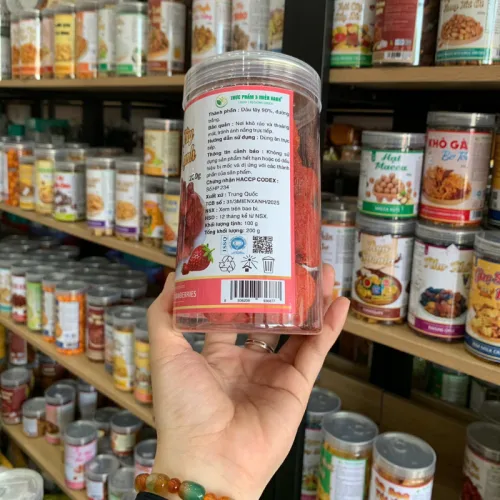 Dâu Tây Sấy Thăng Hoa Nguyên Quả Hộp 200g
