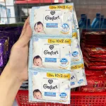 Nước xả vải Comfort hương phấn dịu nhẹ cho da nhạy cảm, màu trắng, dây 12 gói 18ml/gói