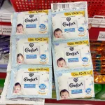 Nước xả vải Comfort hương phấn dịu nhẹ cho da nhạy cảm, màu trắng, dây 12 gói 18ml/gói