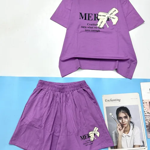 Chọn kiểu áo theo thói quen mặc của khách