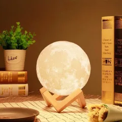 Đèn trang trí hình Mặt Trăng 3D kèm đế, kích thước 10x8.5x8.5cm