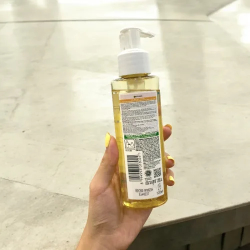 Garnier Bright Complete Vitamin C Gel Wash 120ml Sạch Dịu Nhẹ