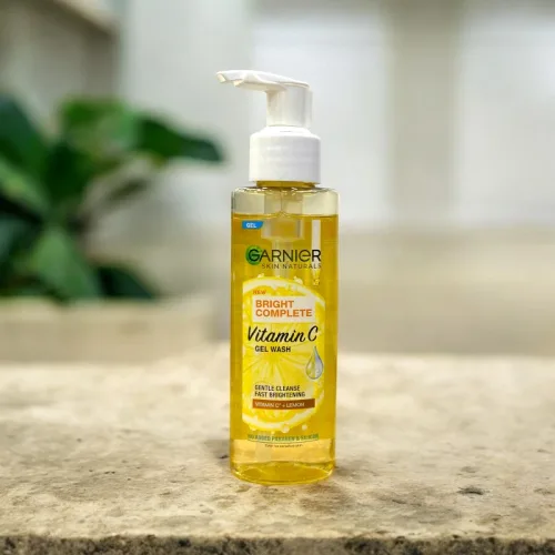 Garnier Bright Complete Vitamin C Gel Wash 120ml Sạch Dịu Nhẹ