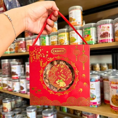 Chọn hộp quà Tết khi khách cần món biếu gọn gàng