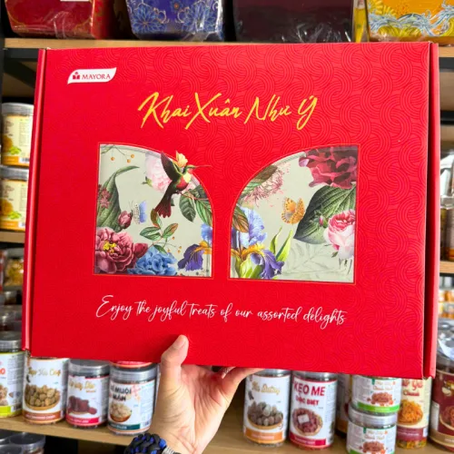 Nguồn hàng sỉ hộp Bánh Tết Mayora Khai Xuân - Bộ Quà Tết Khai Xuân Như Ý Mayora Hộp 837g Gồm 5 Món