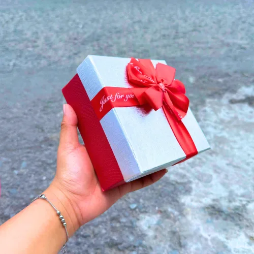 Shop sỉ hộp Quà Giấy Vuông Nhiều Màu Nắp Rời Đính Nơ Xinh - Hộp Vừa Không Có Hoa Rơm